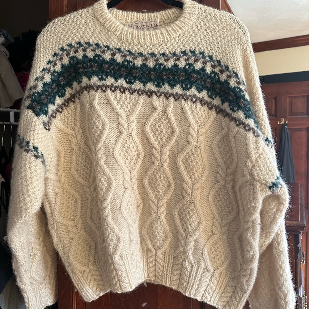 American Eagle Outfitters Cream and Green Crew Neck Sweater